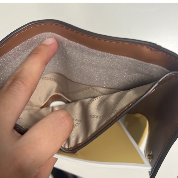 Michael Kors Jet Set Charm Dahlia Multi
Trifold Wallet NWT - Picture 6 of 6